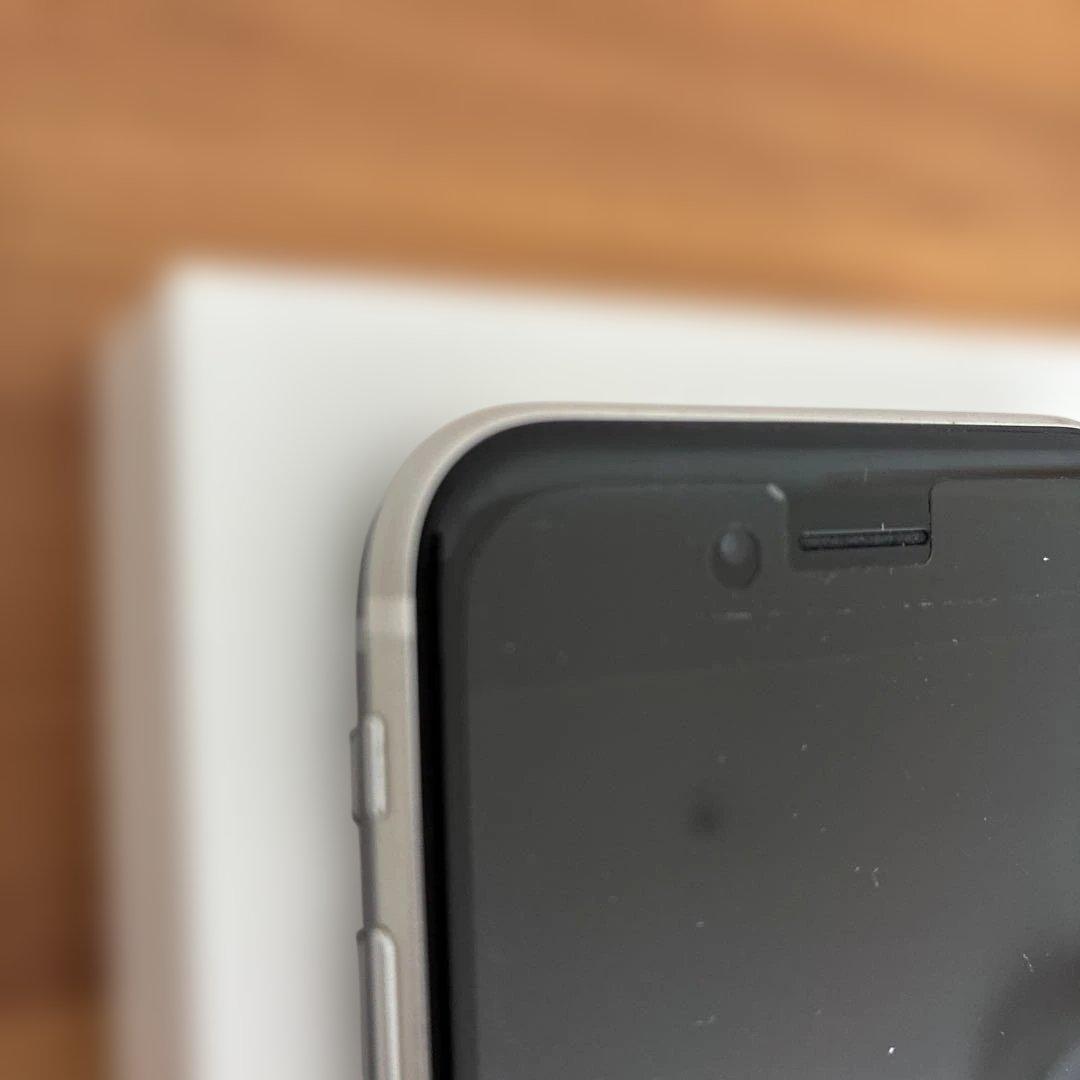 iPhone SE 第二世代ホワイト128GB SIMフリー初期化済み