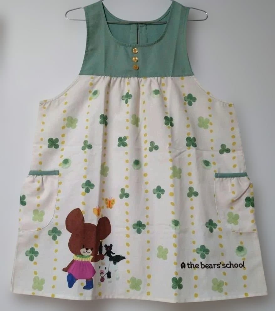 【土日限定割引中】セット商品　くまのがっこうエプロン　学研　すてきな先生