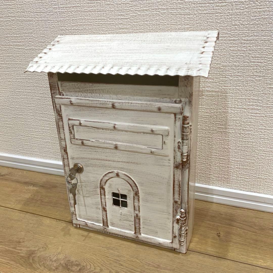 郵便受け【未使用品】ポスト鍵付き　ホワイト　アンティーク　ビンテージ風　イタリア