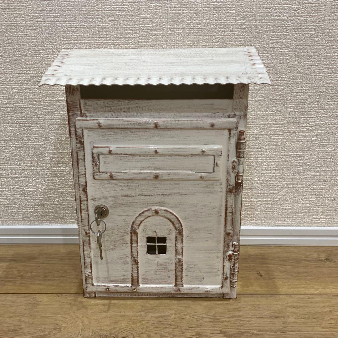 郵便受け【未使用品】ポスト鍵付き　ホワイト　アンティーク　ビンテージ風　イタリア