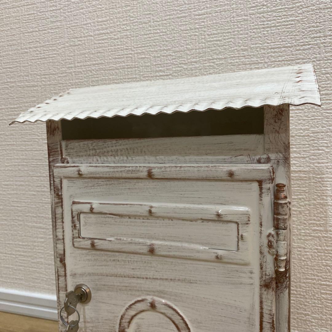 郵便受け【未使用品】ポスト鍵付き　ホワイト　アンティーク　ビンテージ風　イタリア