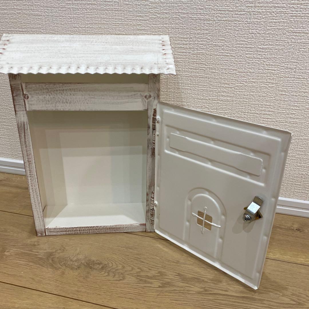 郵便受け【未使用品】ポスト鍵付き　ホワイト　アンティーク　ビンテージ風　イタリア