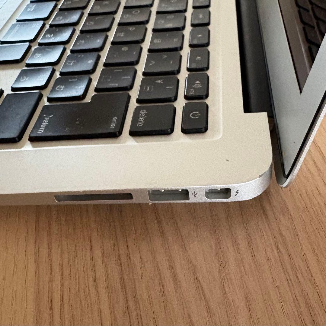 MacBook Air 13インチ 2011年 i7/4GB/SSD 初期化済