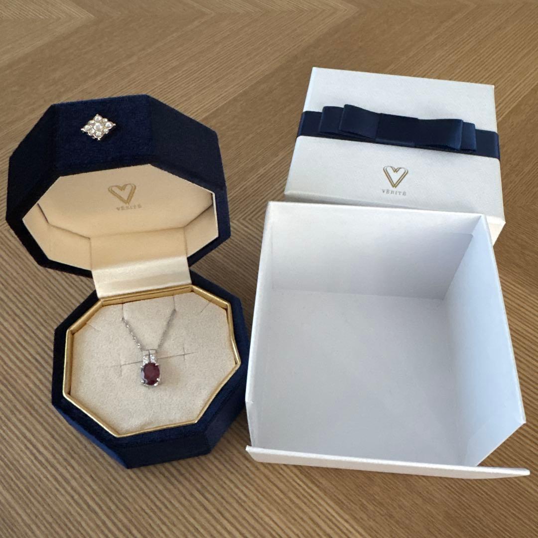 VERITE ルビーペンダントネックレス