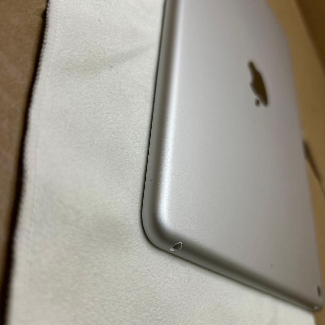 専用　Apple iPad (第8世代) 32GB シルバー