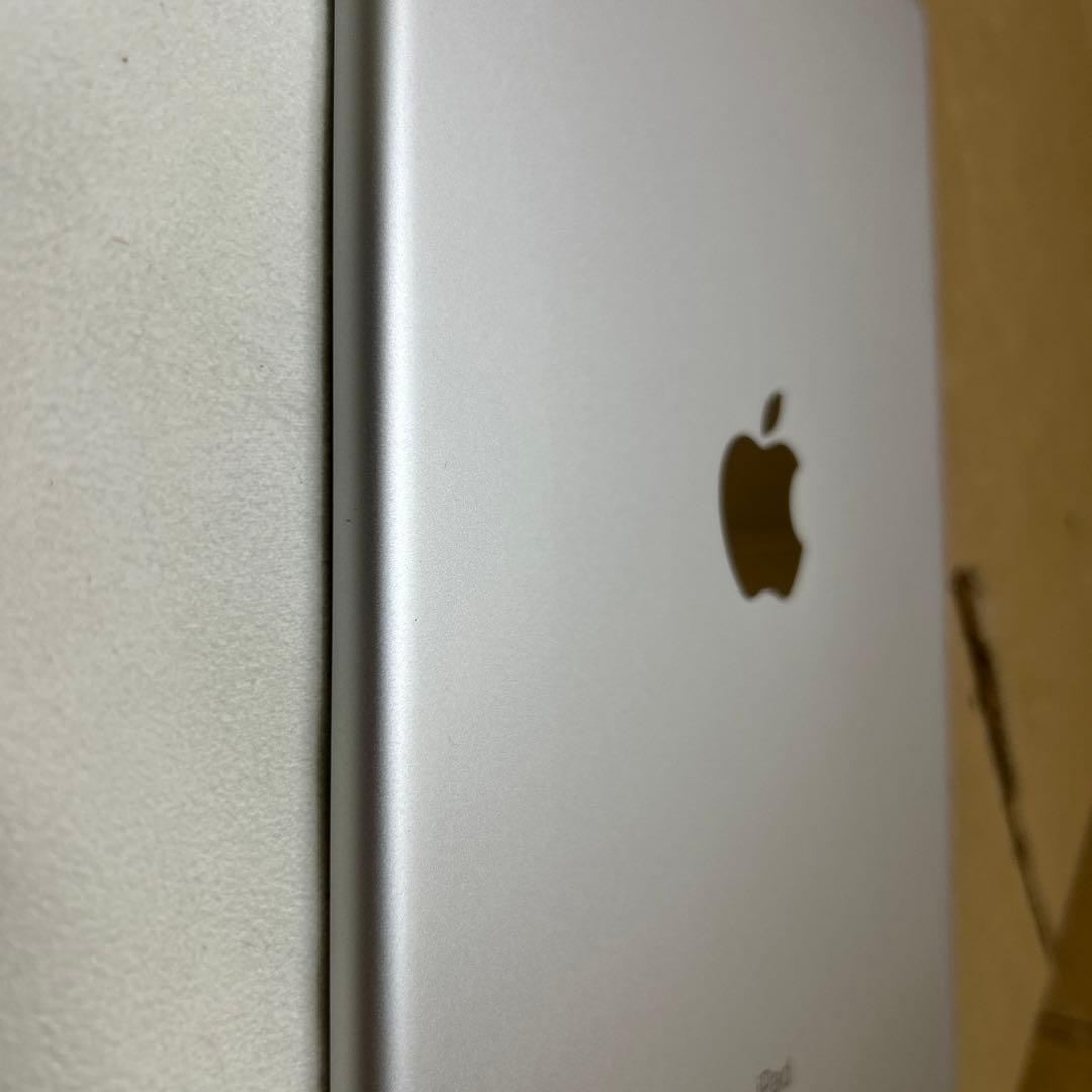 専用　Apple iPad (第8世代) 32GB シルバー