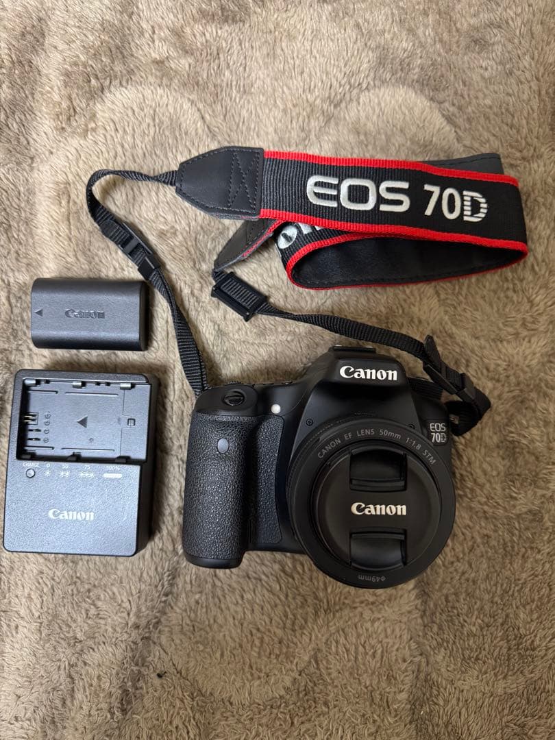 Canon EOS70D ボディ ➕ 単焦点レンズ(50mm)のセットです