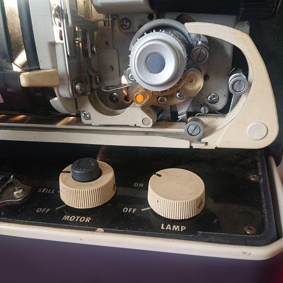 昭和希少製品、ELMO P.F.F. 映写機 ホワイト/ブラック箱付通電稼働ok