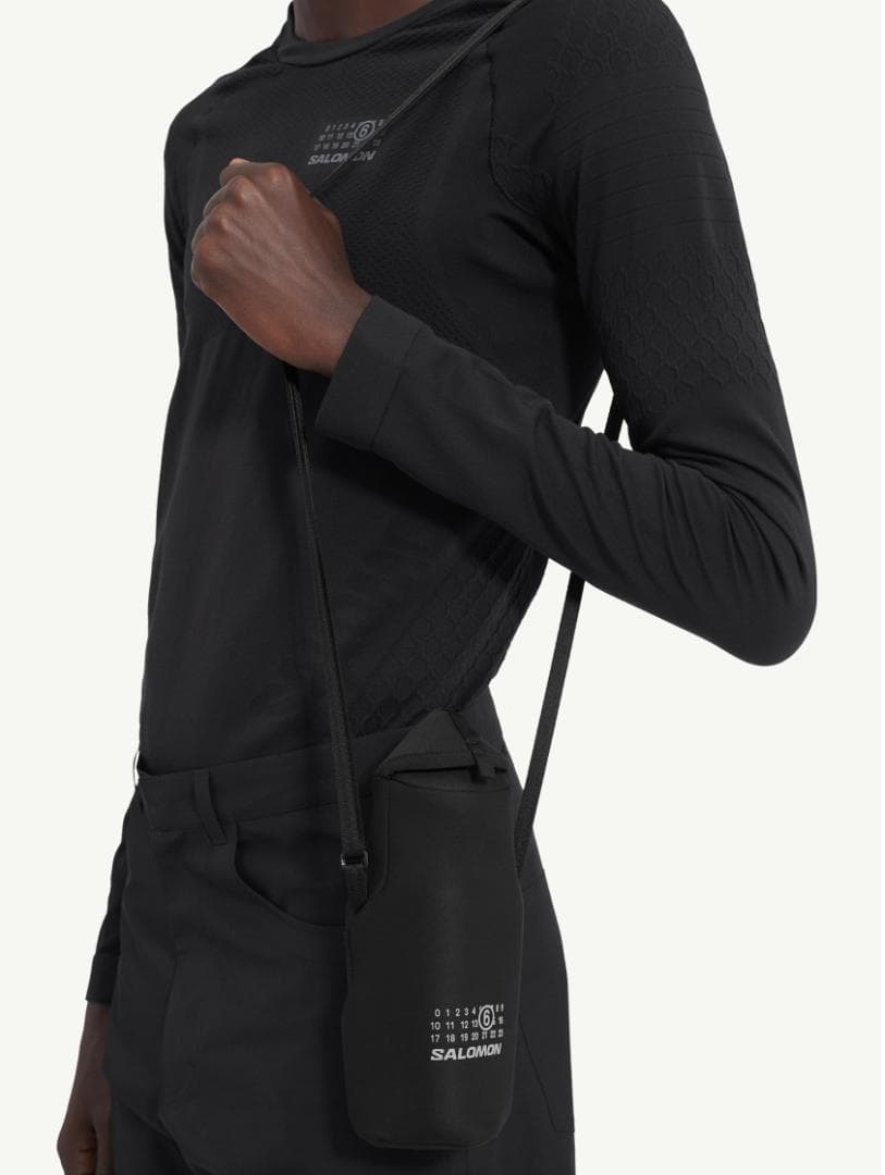 新品 人気コラボ MM6 x SALOMON ウォーターボトル& ホルダーバッグ