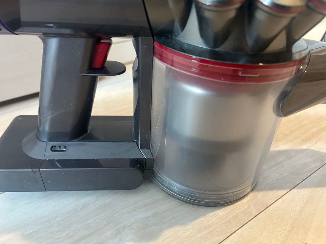 【4/12まで】ダイソン Dyson V8 Slim Fluffy スタンド付き