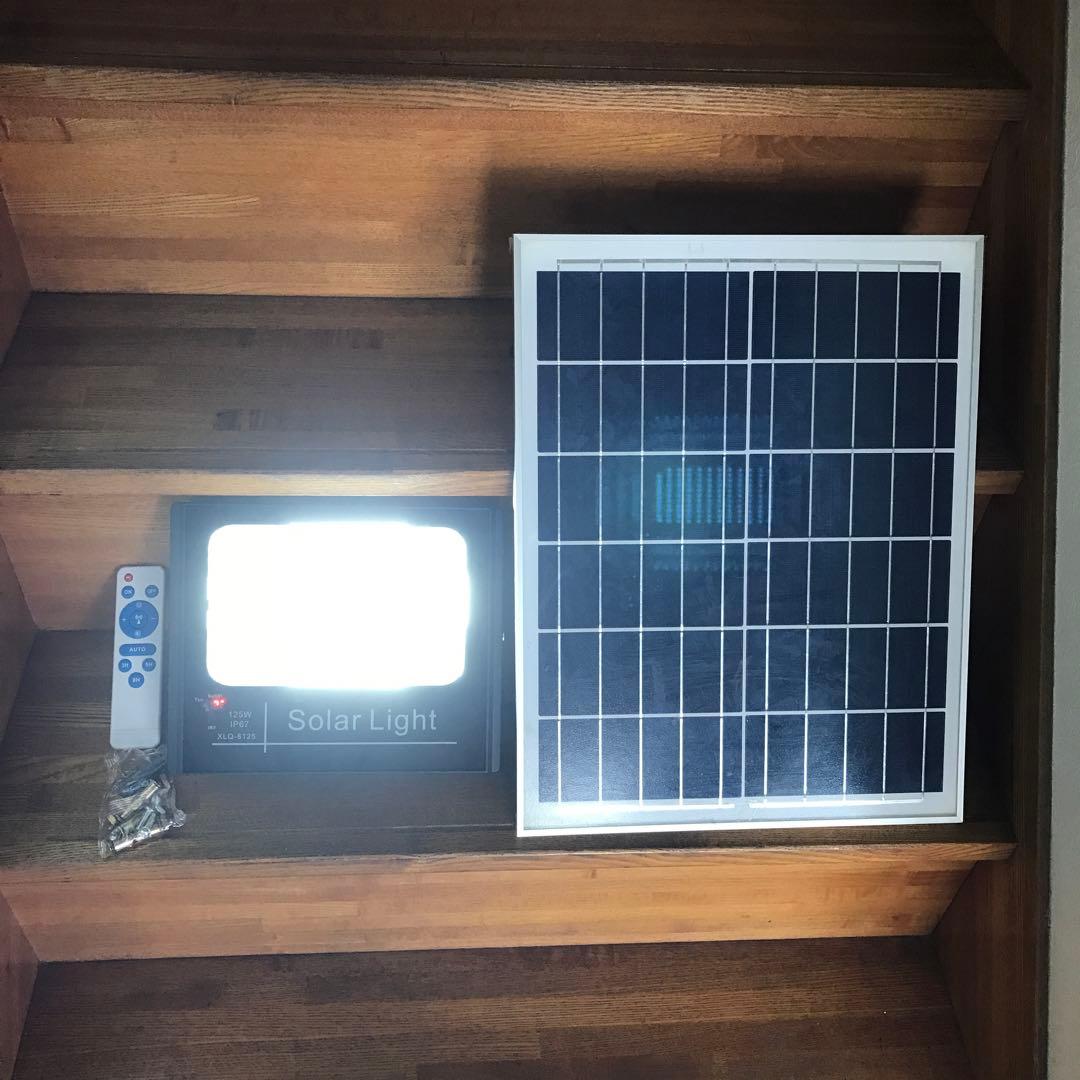ソーラーライト　投光器　高輝度　大容量バッテリー