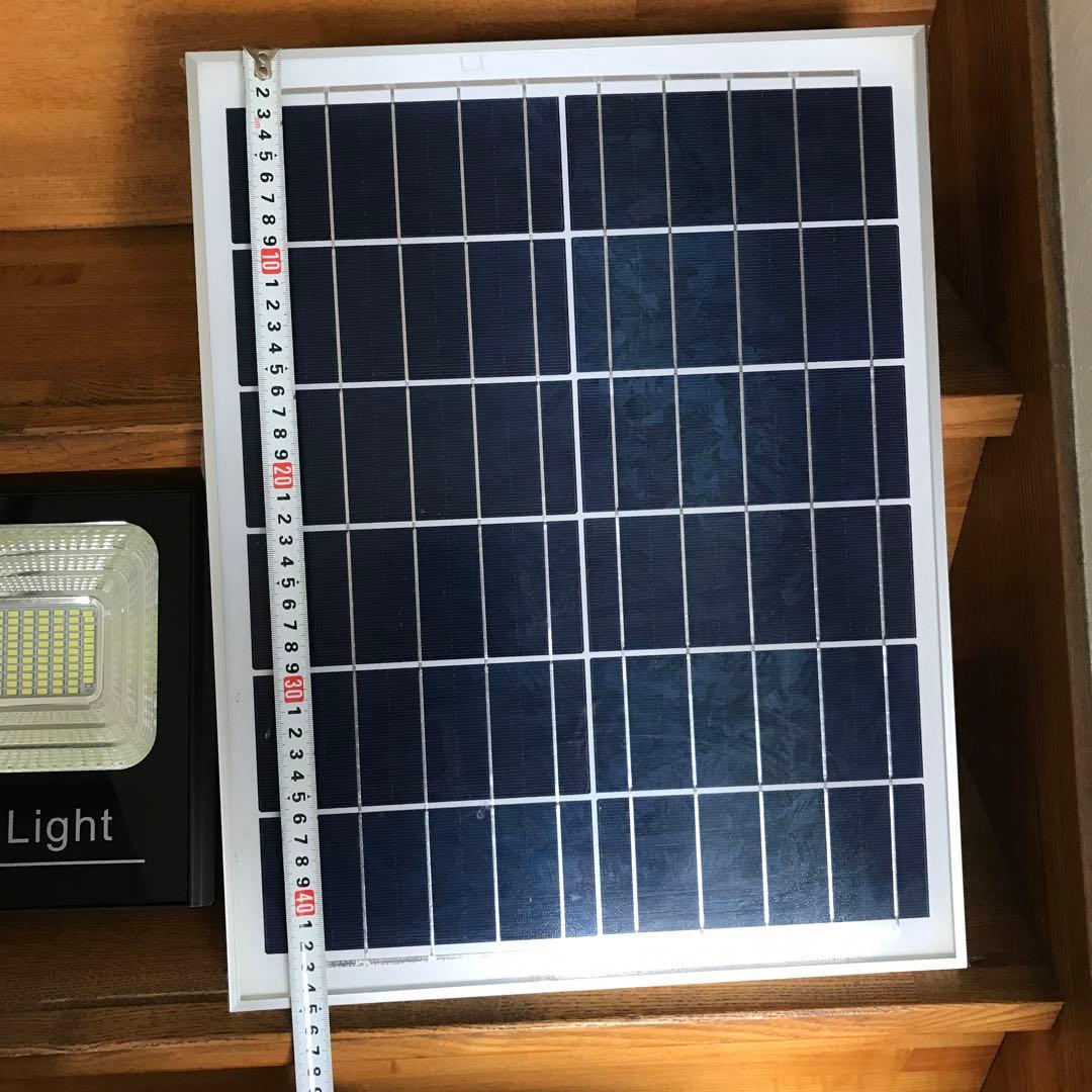 ソーラーライト　投光器　高輝度　大容量バッテリー