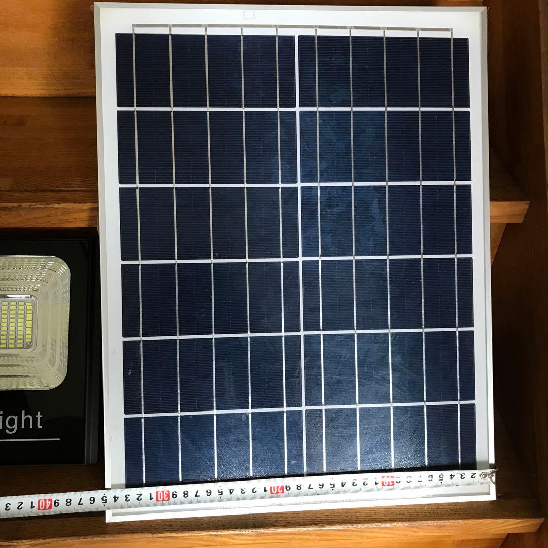 ソーラーライト　投光器　高輝度　大容量バッテリー