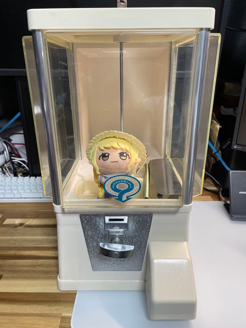 小型ガチャガチャ 100円タイプ