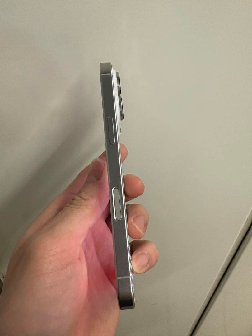 Apple iPhone 16Pro シルバー 本体