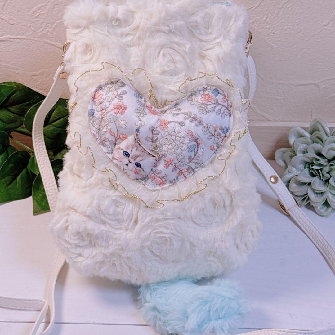 あ*き様 コヤンイサムチョン♡ミントブルーうさルミちゃんの薔薇ファーインド刺繍の