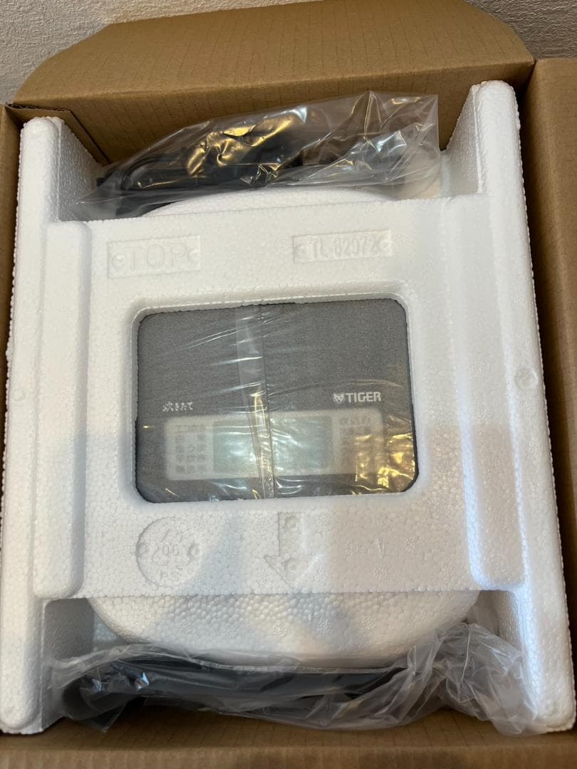 【新品未開封】TIGER 炊飯器 JBS-A055 KM ブラック　3合炊き