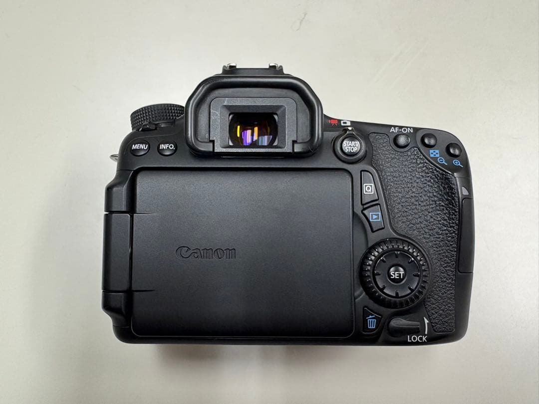 【ハンくん】Canon EOS 70D デジタル一眼レフ 本体セット