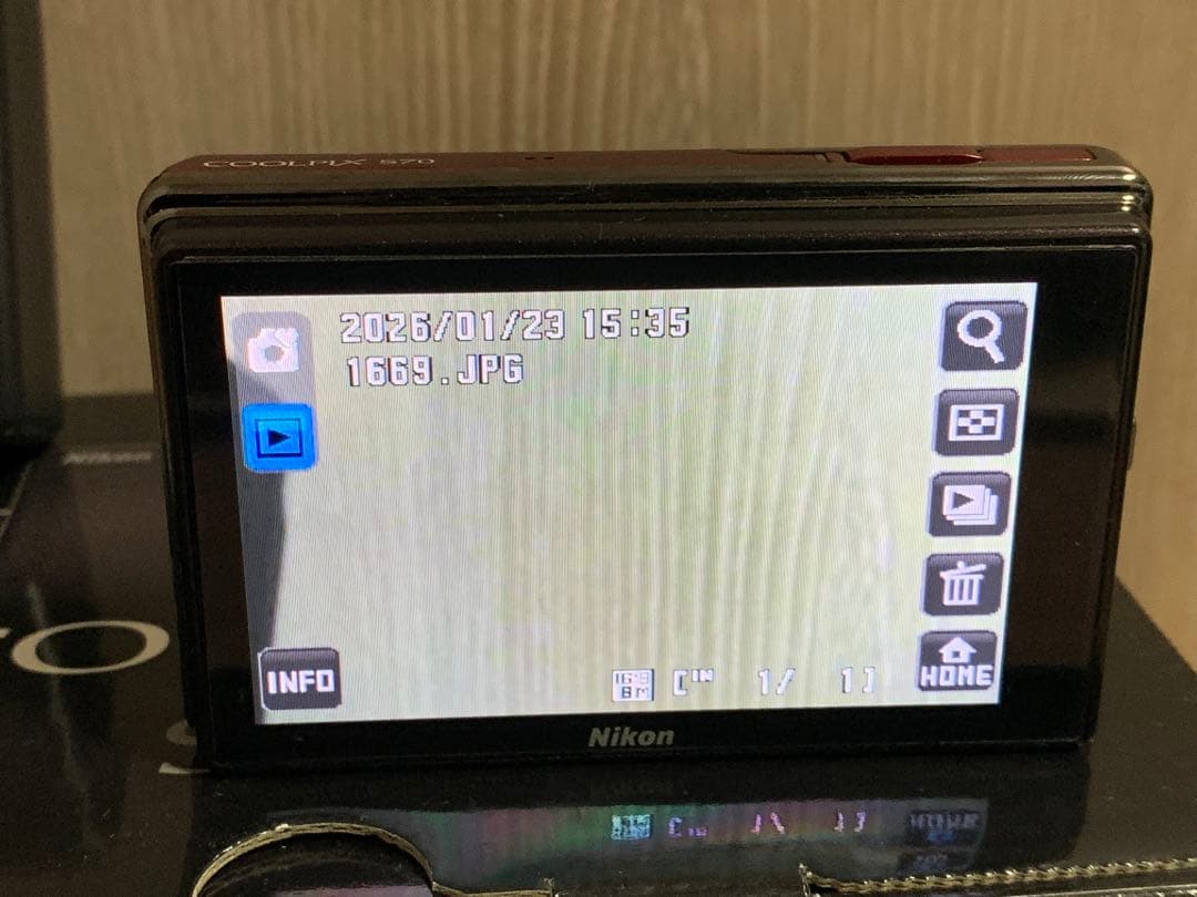 ニコン　coolpix S70 RED 極美品　クールピクス　チャージャー付き