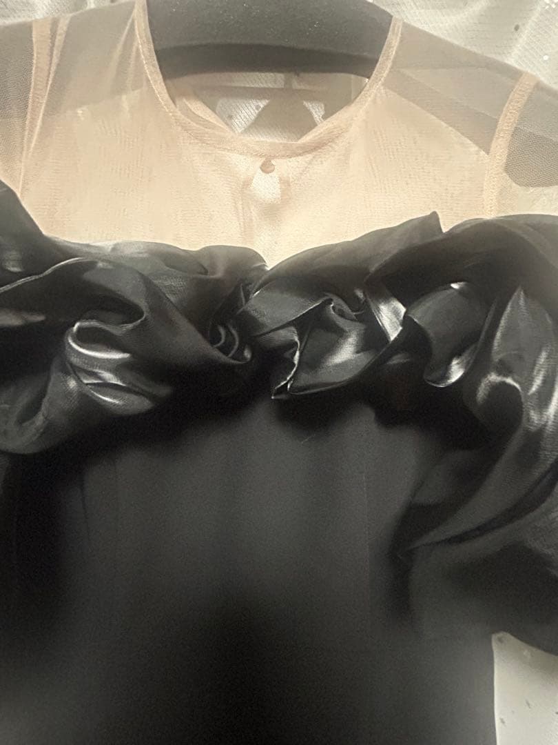 My shawtyブラックフリルオフショルダーパーティドレス