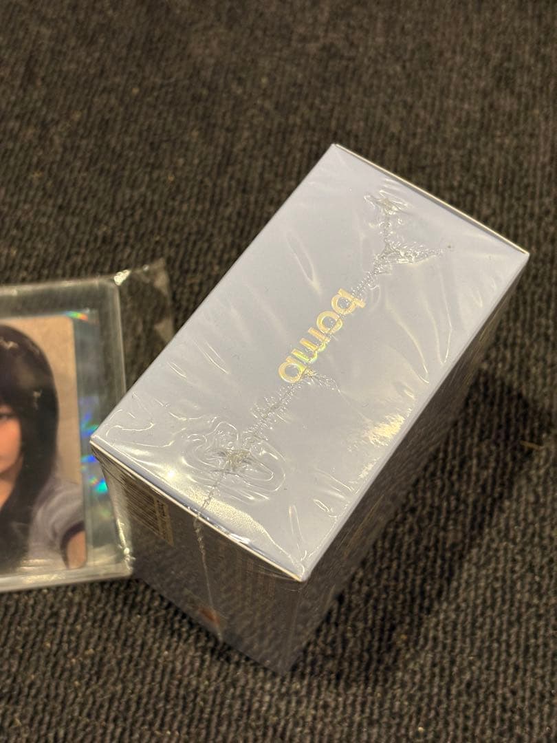 ILLIT bomb イヤホン