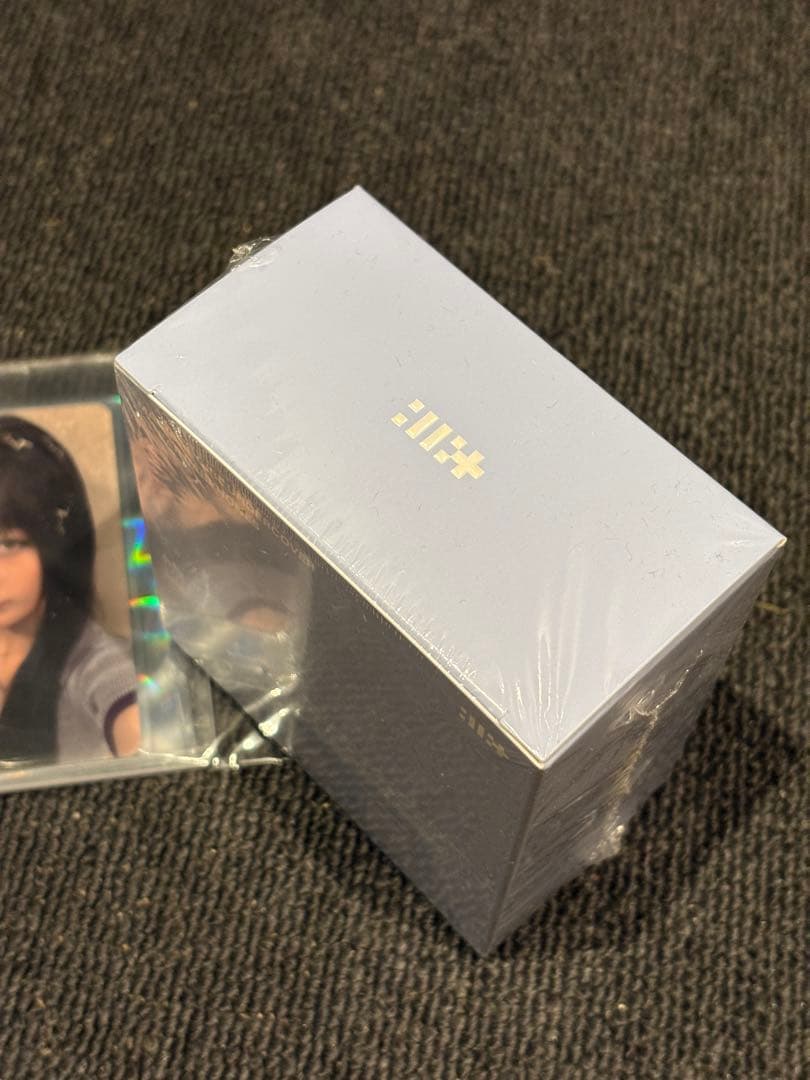 ILLIT bomb イヤホン