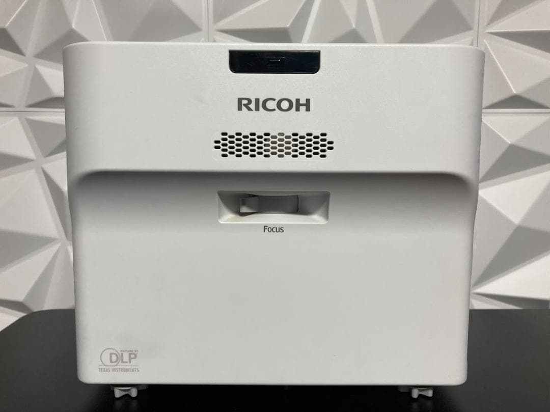 RICOH pj wx4152ni　リコー　超単焦点プロジェクター