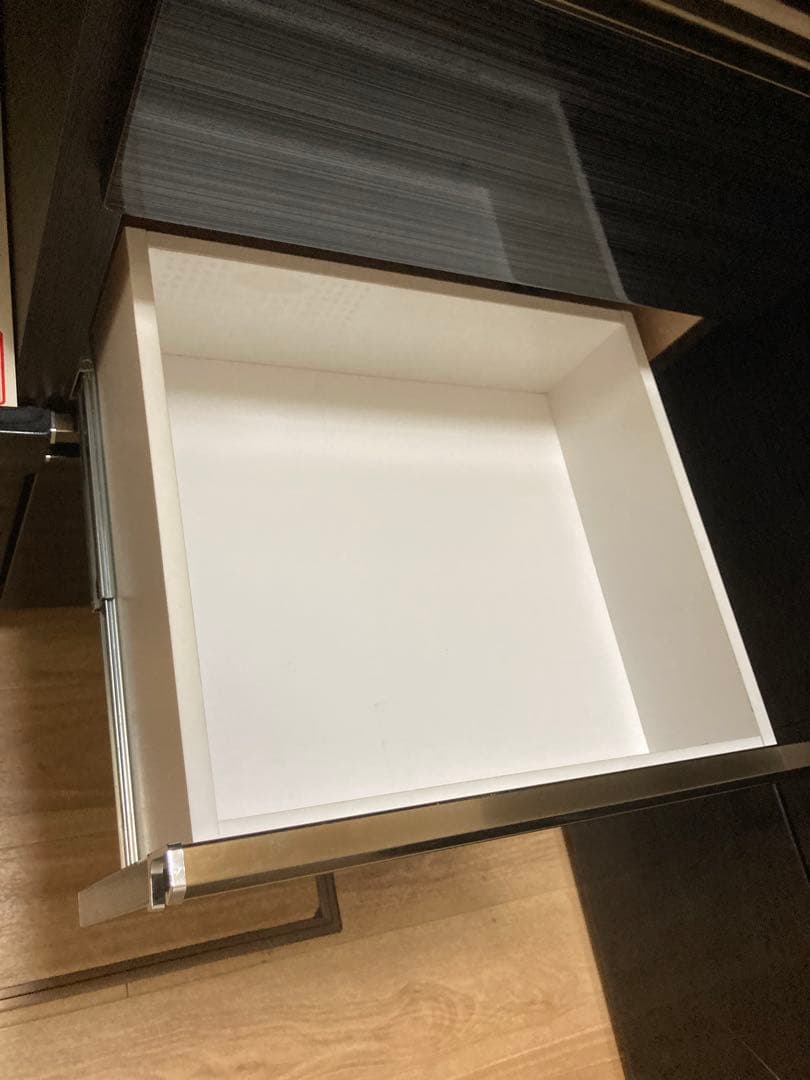 ダークブラウン 食器棚 ガラス扉 引き出し付き