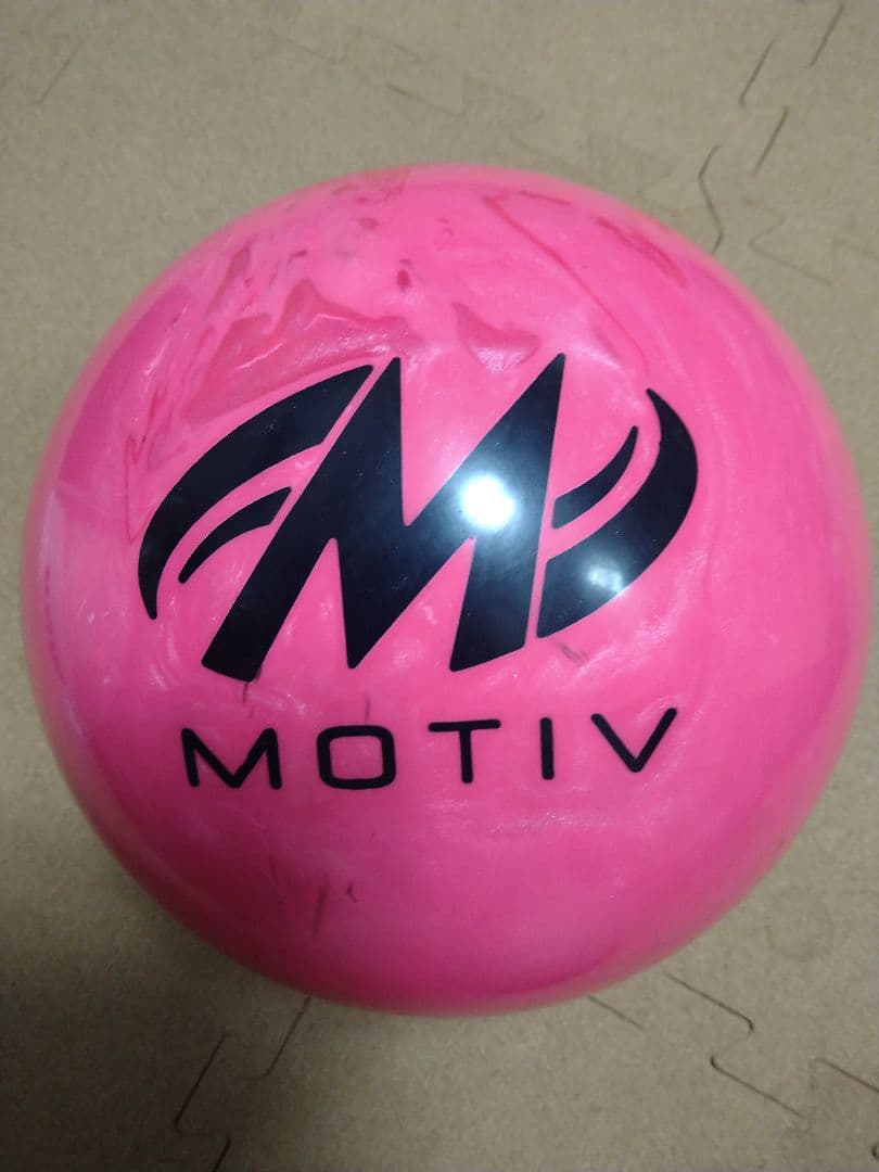 ボウリングボール14ポンド べノムピンクパール