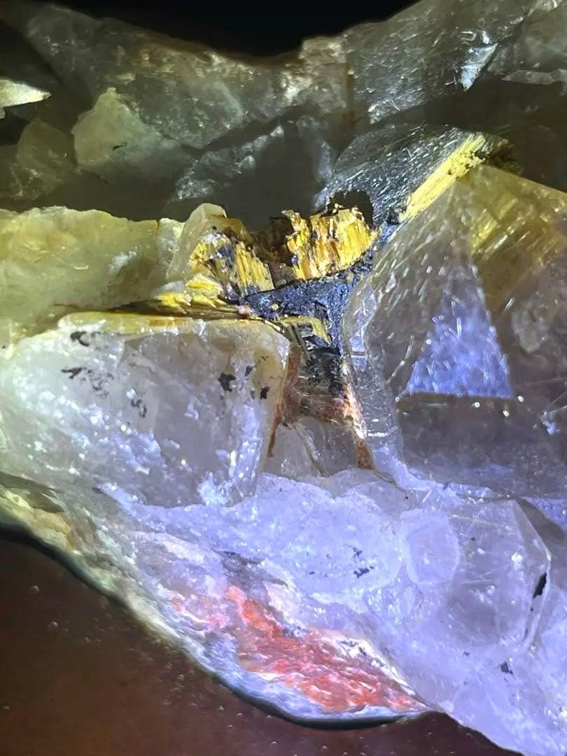 ルチルクォーツ　タイチンルチルクォーツ　クラスター　天然石　ルチル触れます！