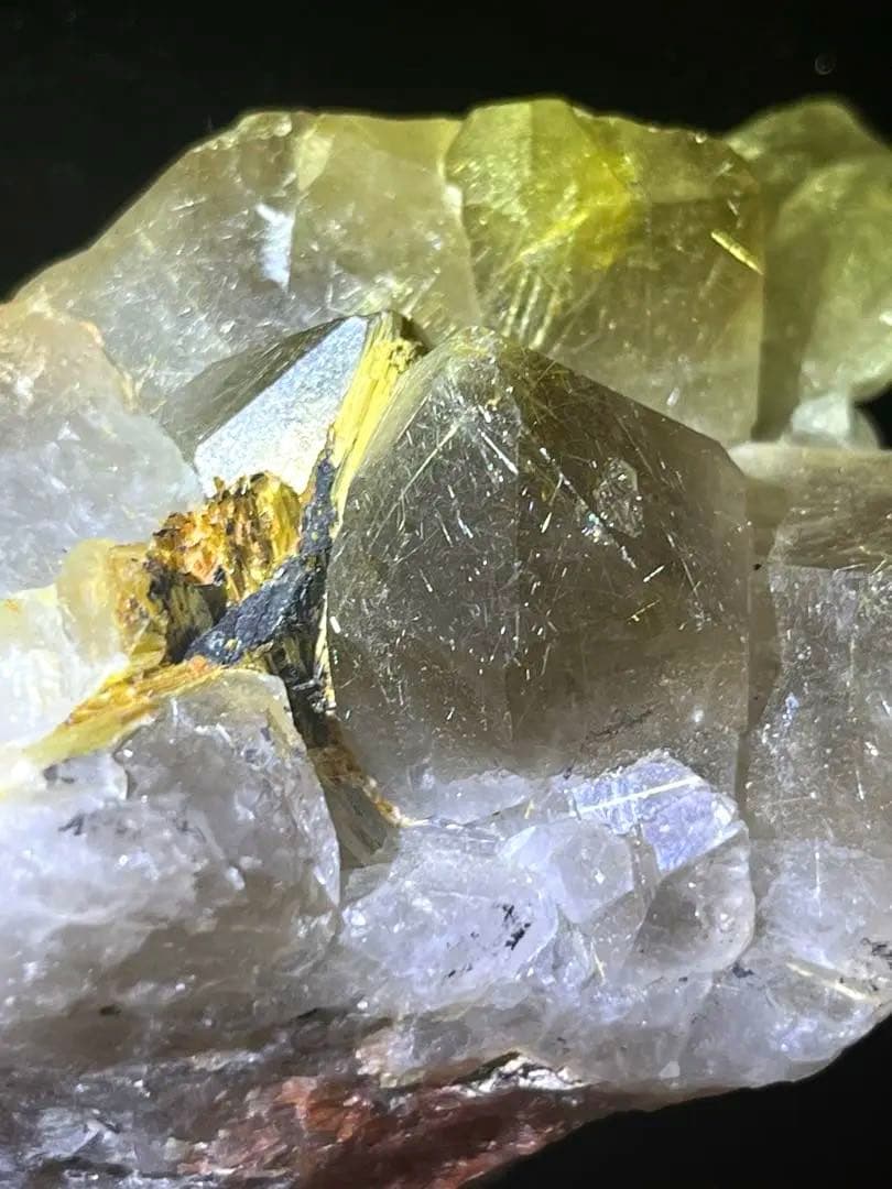 ルチルクォーツ　タイチンルチルクォーツ　クラスター　天然石　ルチル触れます！