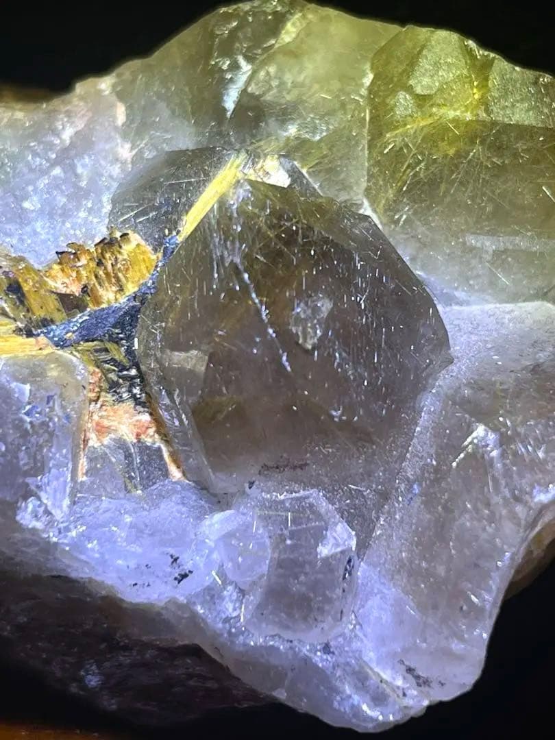 ルチルクォーツ　タイチンルチルクォーツ　クラスター　天然石　ルチル触れます！