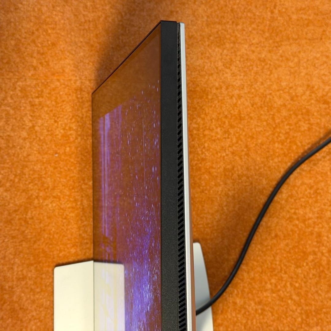 DELL U3223QE 31.5インチ4K モニター