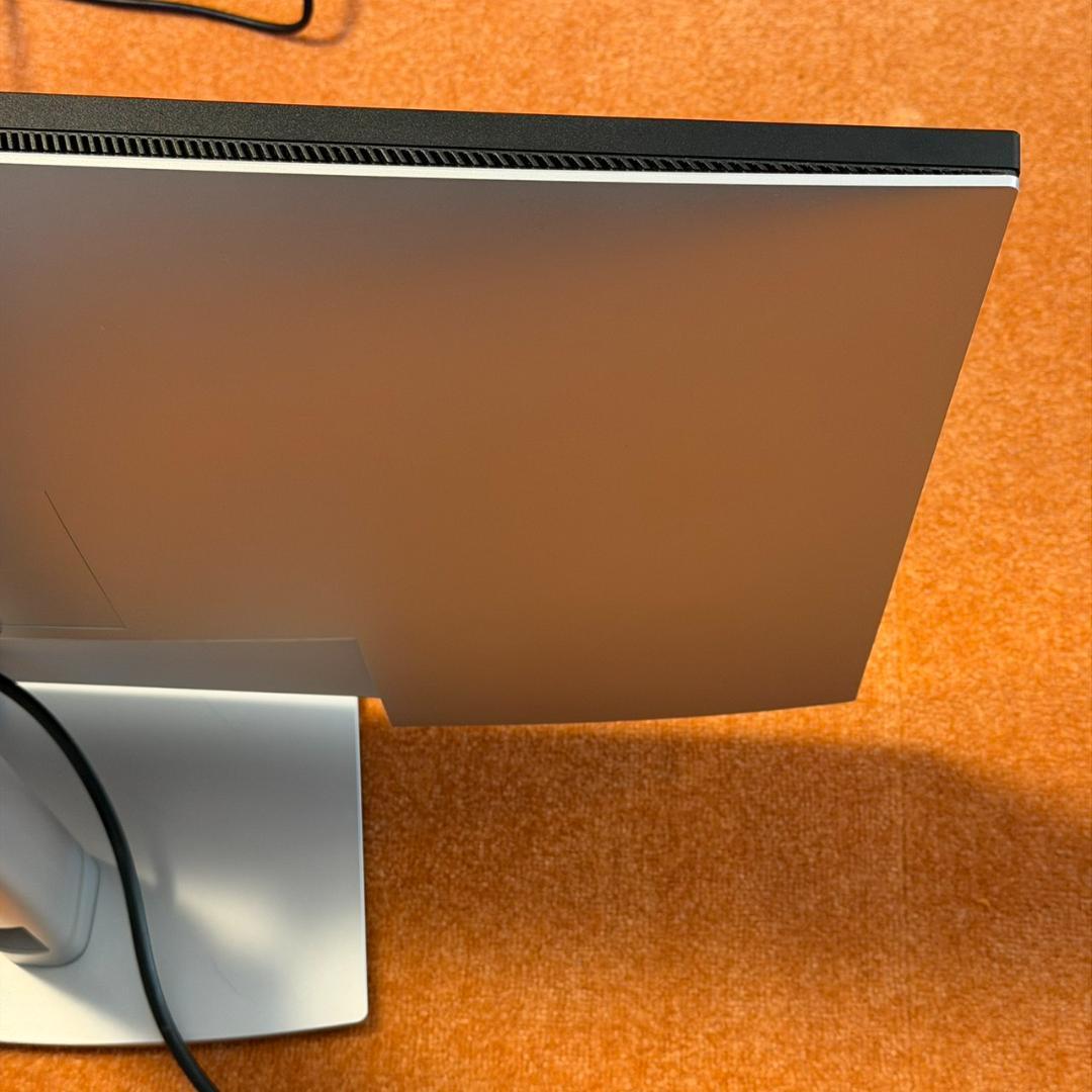 DELL U3223QE 31.5インチ4K モニター