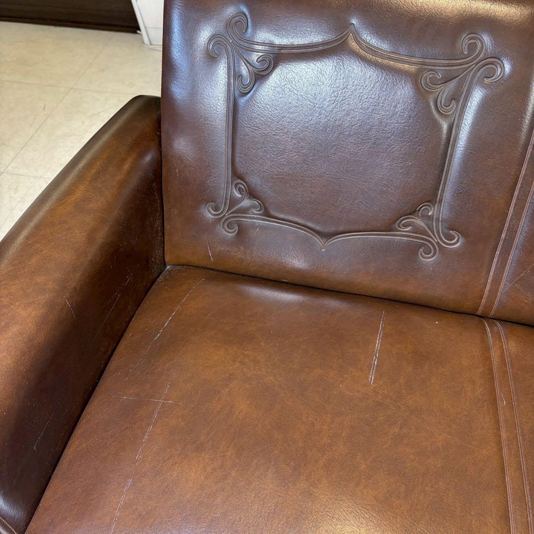 ヴィンテージレザー　3人掛けソファ アームチェア クラシック　喫茶店　レトロ