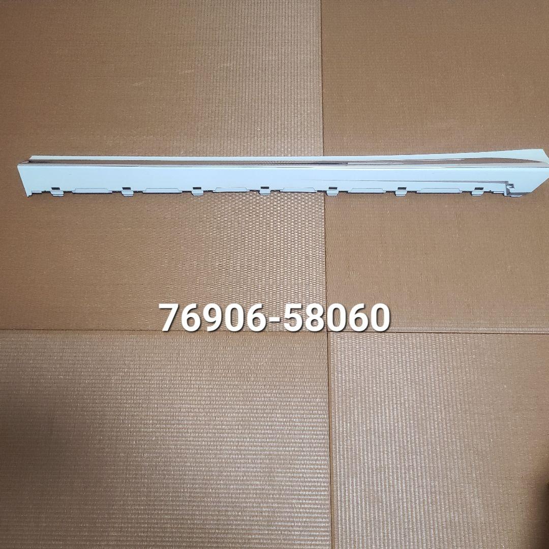 30　アルファード　ヴェルファイア　サイドマッドガード　メーカー不明メッキモール