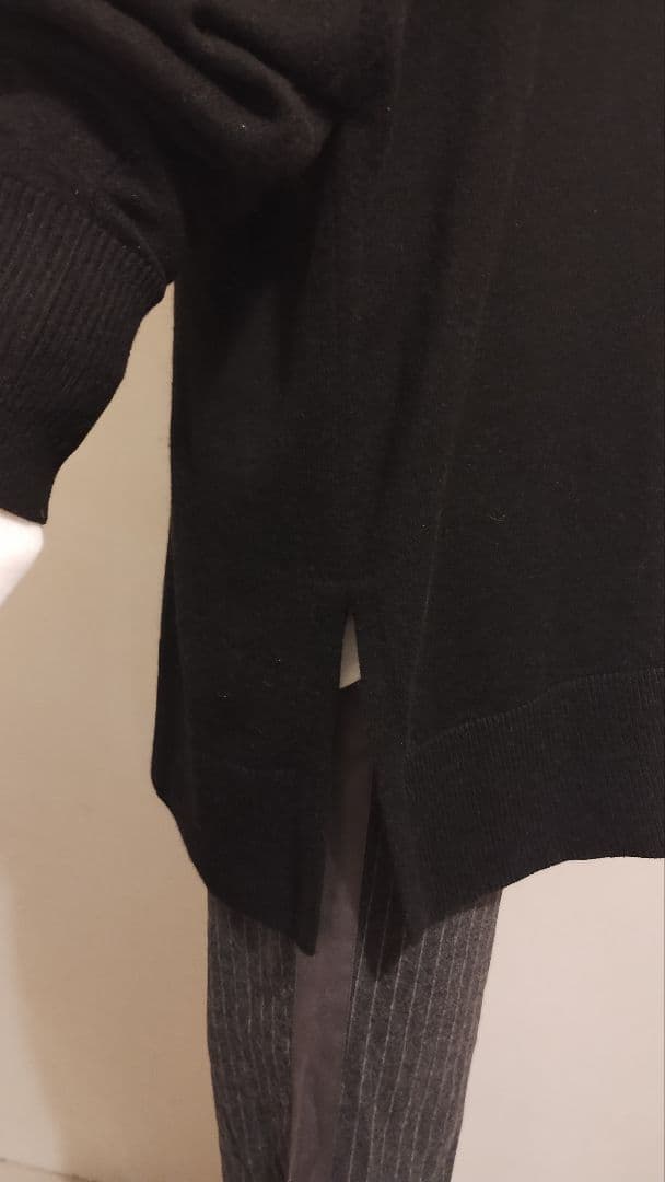 もも様C6915 黒ニット×ジップパンツコーデ