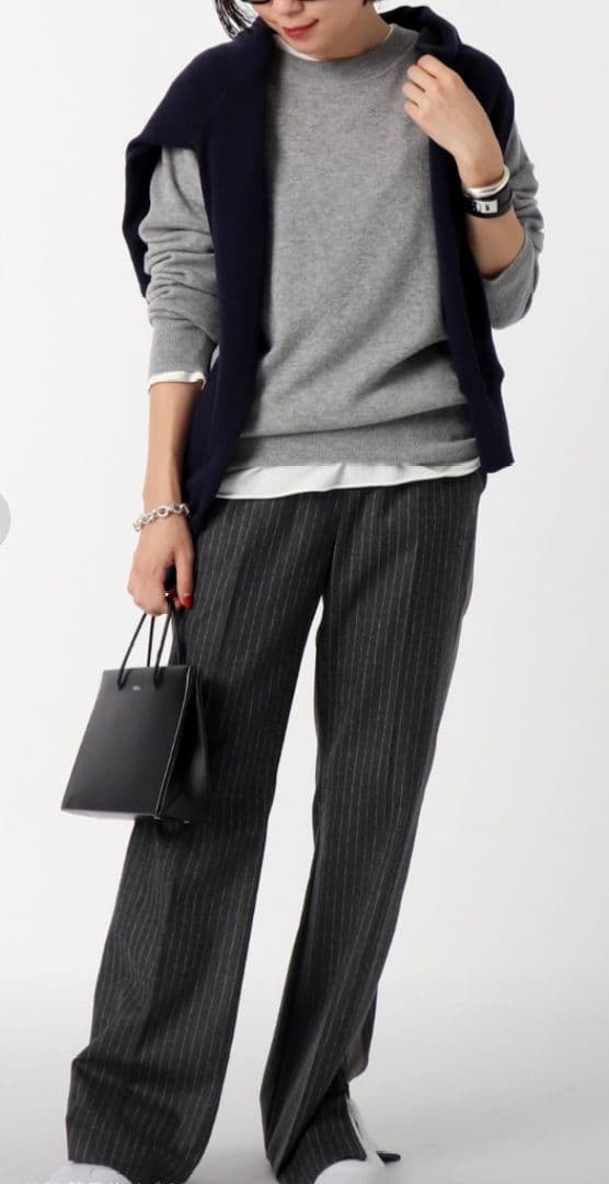 もも様C6915 黒ニット×ジップパンツコーデ