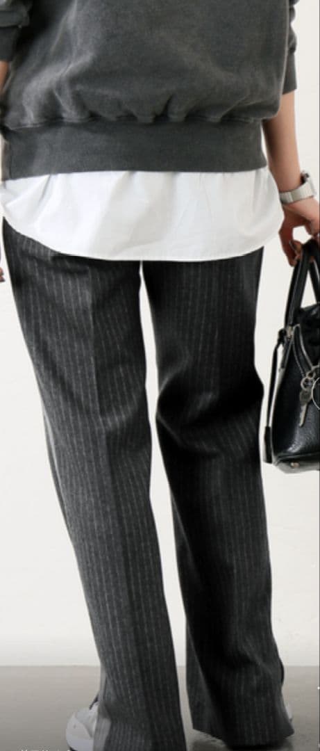 もも様C6915 黒ニット×ジップパンツコーデ