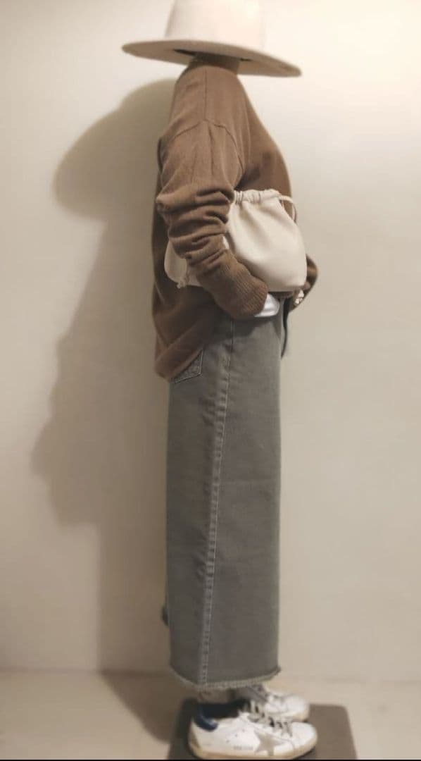 もも様C6915 黒ニット×ジップパンツコーデ