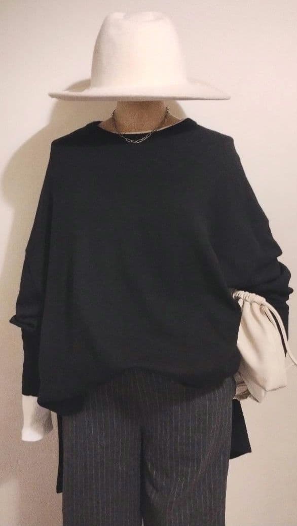 もも様C6915 黒ニット×ジップパンツコーデ