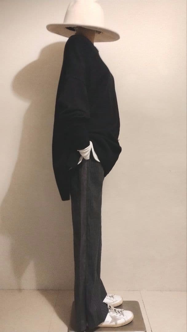 もも様C6915 黒ニット×ジップパンツコーデ