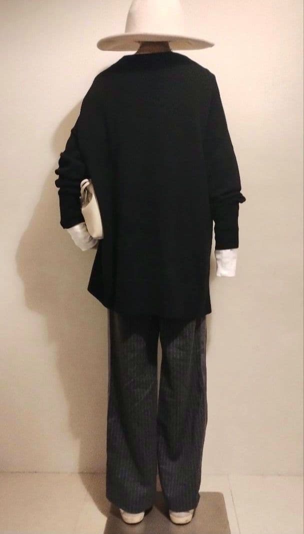 もも様C6915 黒ニット×ジップパンツコーデ