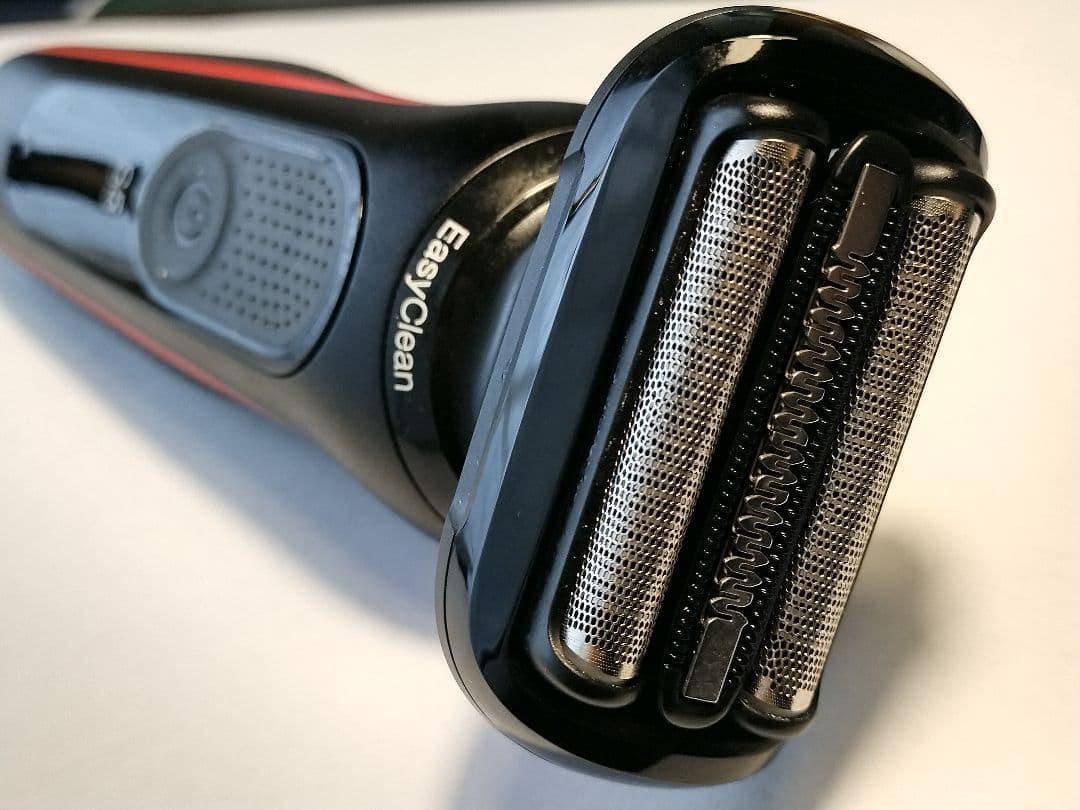 ほぼ新品★洗浄器付き★Braun シリーズ5 メンズ電気シェーバー良く切れます！