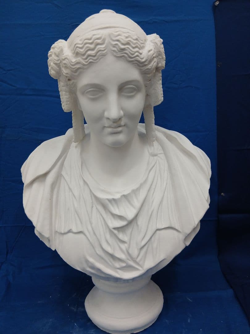 パシャント胸像。石膏像高さ(80cm)