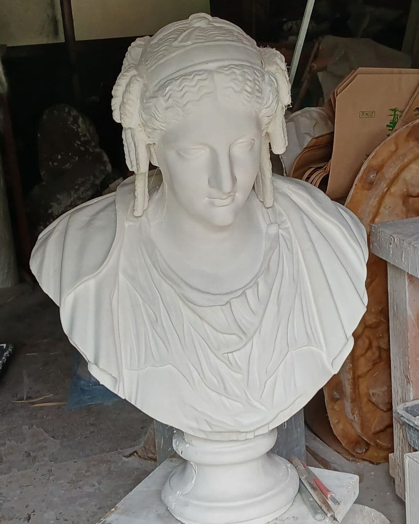 パシャント胸像。石膏像高さ(80cm)