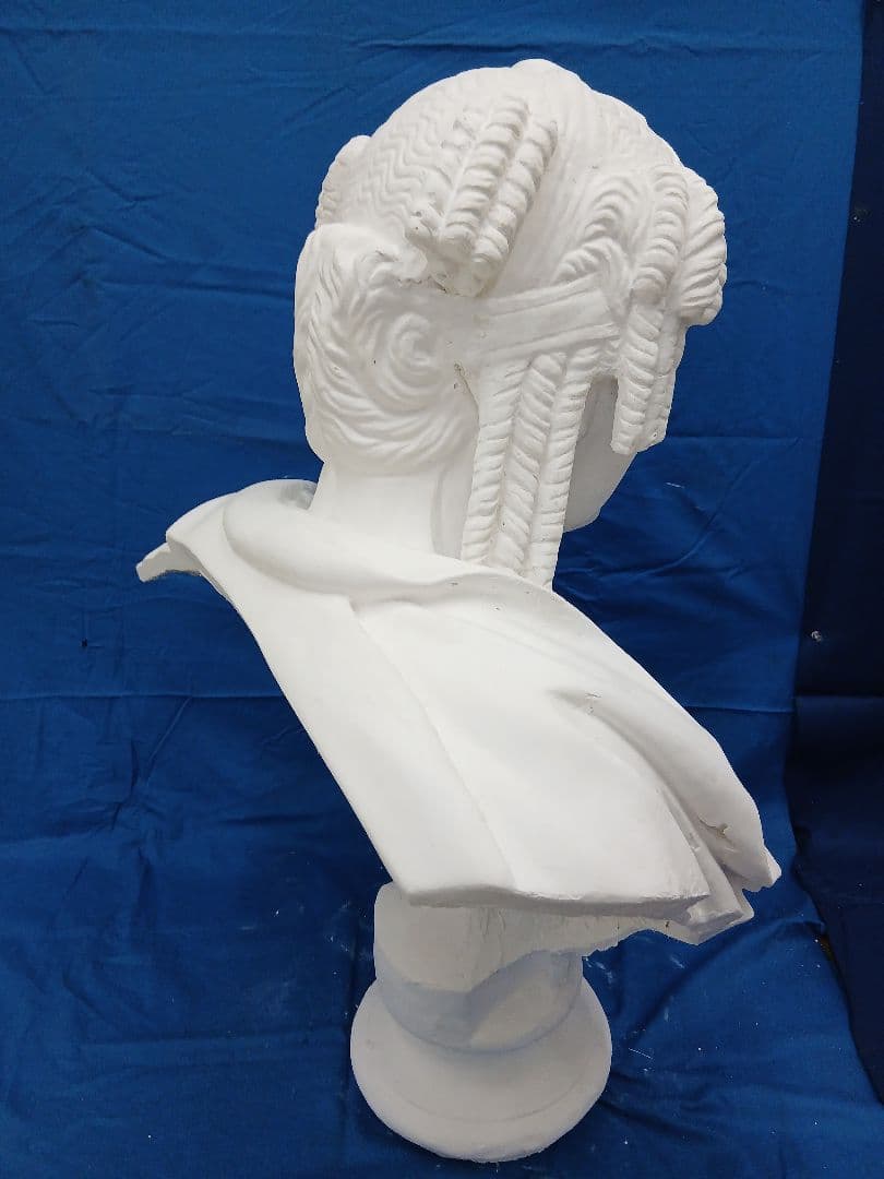 パシャント胸像。石膏像高さ(80cm)