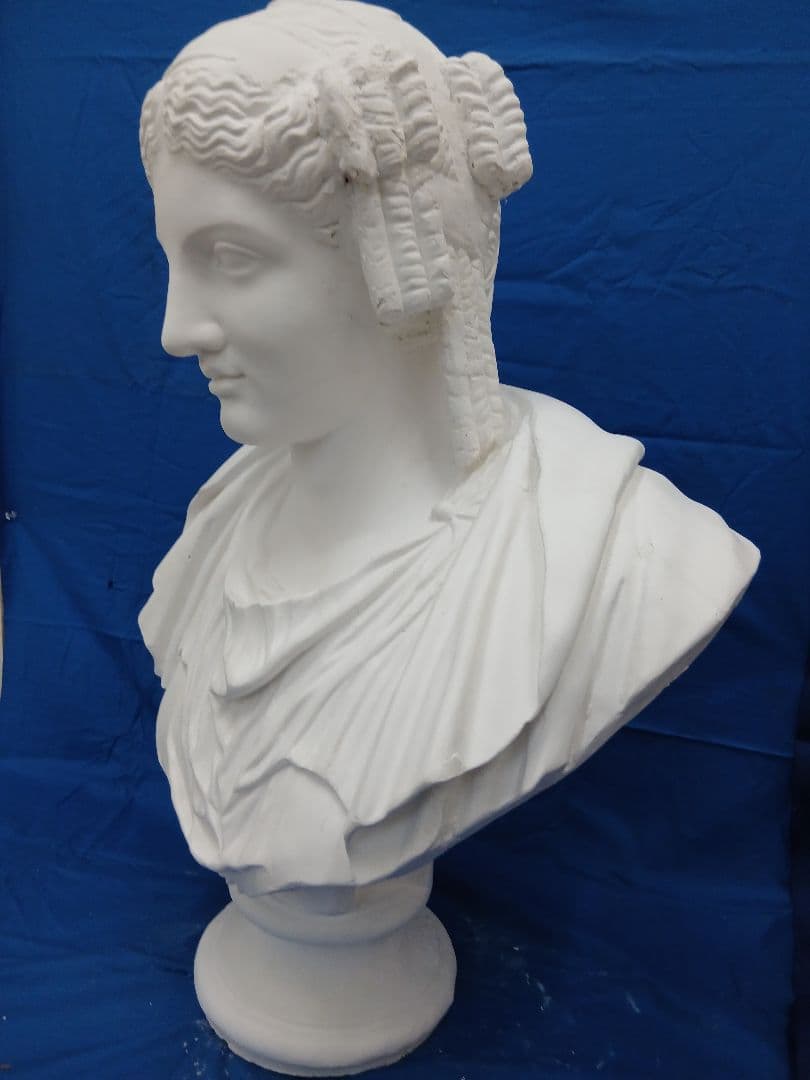 パシャント胸像。石膏像高さ(80cm)