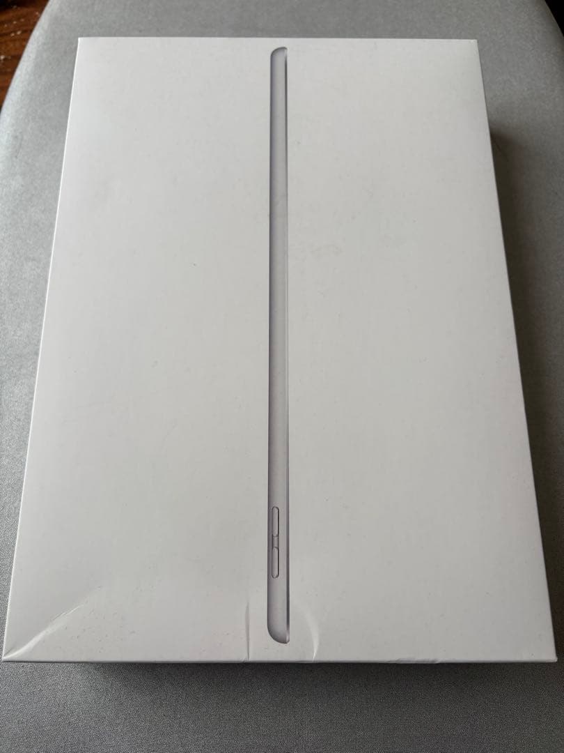 iPad (第7世代) シルバー 32GB 本体　箱とカバー付き