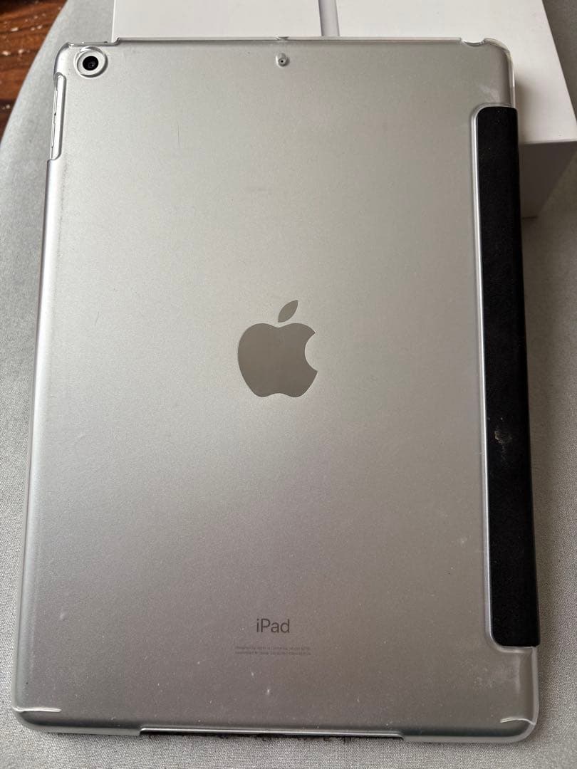 iPad (第7世代) シルバー 32GB 本体　箱とカバー付き